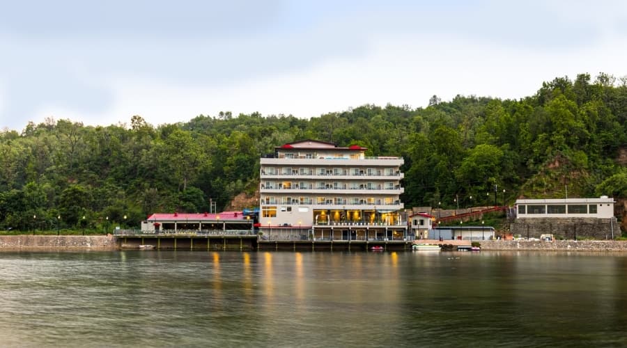 Jay Clarks Exotica, Nahan